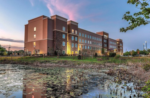 Farragut Apartment | Studio Suite in Knoxville | Shared Outdoor Pool