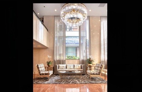 Union Square Resort | Studio Suite in SF with Hot tub, Sauna & Roof Deck