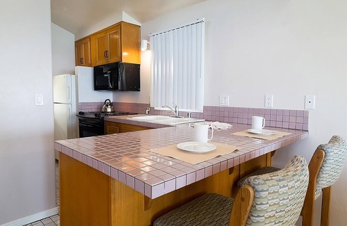 Del Mar Hotel | Studio w/Kitchen | Pool | Free Parking | Del Mar Beach Access