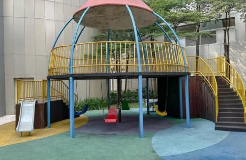 Jakarta Apartment | Studio, West Jakarta Oasis, Netflix, Pool, Mall