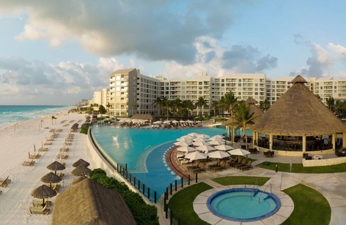La Isla Apartment | Studio - Westin Lagunamar Resort - Full Resort Access. On the beach.