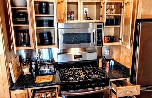 Evansville Apartment | Studio with a View and Deck Overlooking Downtown Evansville