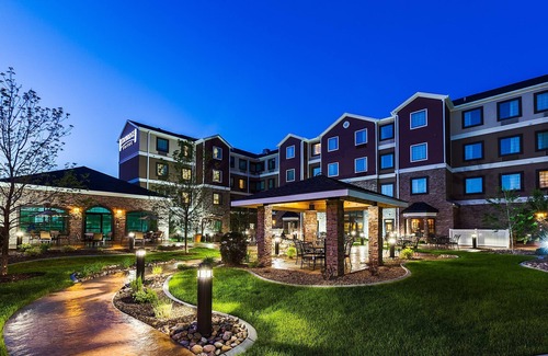 Bismarck Apartment | Studio with a Walk-In Closet Near Downtown | Free Daily Breakfast + Indoor Pool