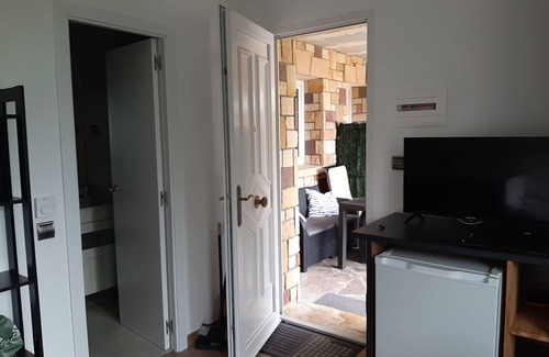 Castro Urdiales Apartment | Studio with garden & views of the sea and the mountains in Sonabia beach