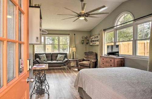 Southern Pines Apartment | Studio with Patio - Walk to Hikes, Sights and Bites
