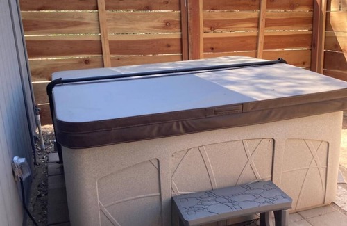 Three Rivers Apartment | Studio with Private Hot Tub, Shared Pool, and Walk To Town