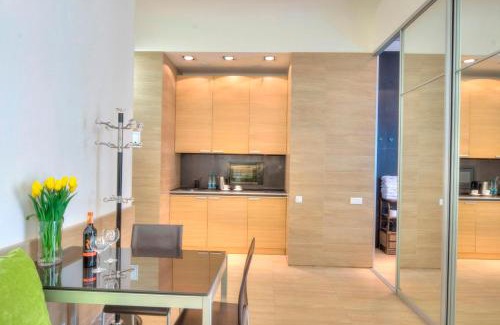 Verkhnie Misto Apartment | Studio with spa at Mykhailivs'kyi In