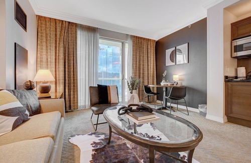 Las Vegas Hotel | STUDIO25 @ MGM Signature F1 Race VIEW BALCONY HIGH FLOOR