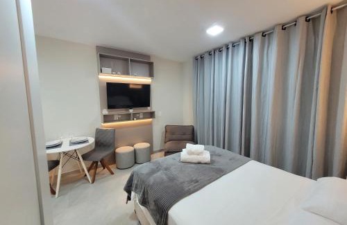 Partenon Apartment | StudioLUX, Vaga Grátis, Piscina, Gym, NetFlix, ao lado da PUC