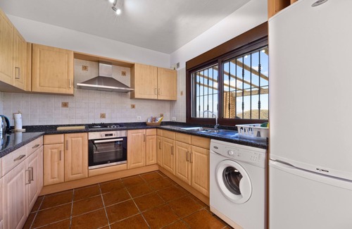 Canillas de Aceituno Cottage | Stunnig Family friendly Private Villa with Amazing views & Large Pool