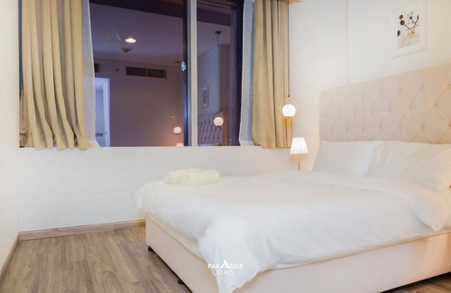 Trade Center Apartment | STUNNING 1 Bed Apartment/ 5 min to Downtown Dubai/ Modern & Cozy