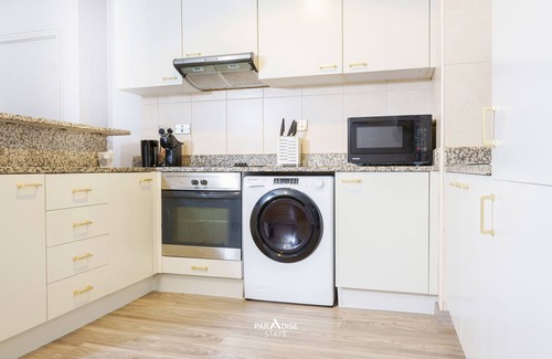 Trade Center Apartment | STUNNING 1 Bed Apartment/ 5 min to Downtown Dubai/ Modern & Cozy