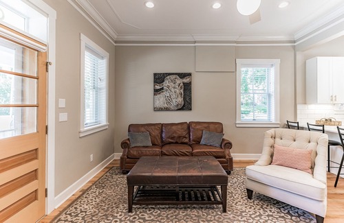 St. Charles Historic District House | Stunning 1890's Home - Sleeps 8!