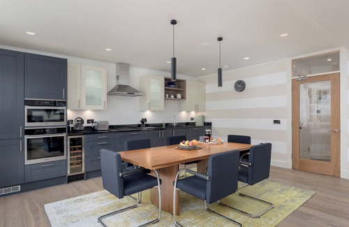 New Town Apartment | Stunning 2 Bed Garden Flat in the heart of Edinburgh's New Town.
