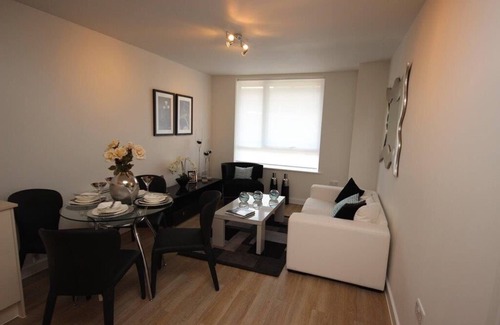 Hatfield Apartment | Stunning 2 bedroom in Hatfield Town Centre - near all facilities, free parking
