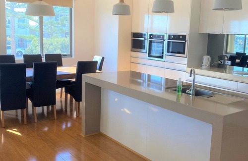 Mindarie House | Stunning 2 storey property meters to Mindarie Marina