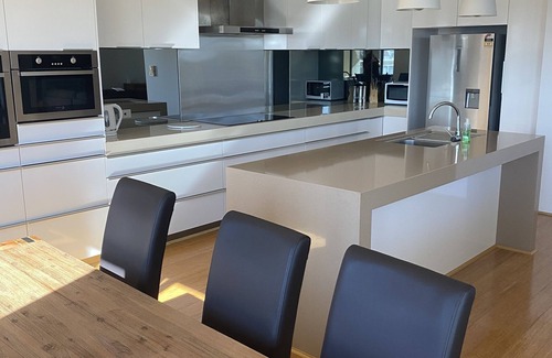 Mindarie House | Stunning 2 storey property meters to Mindarie Marina