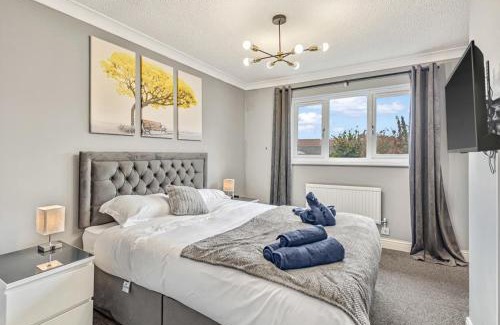 Clyst St Mary Apartment | Stunning 2BR Home with Private Garden, Near Airport & MET Office