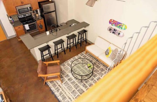 Roanoke Apartment | Stunning 2BR loft in city center