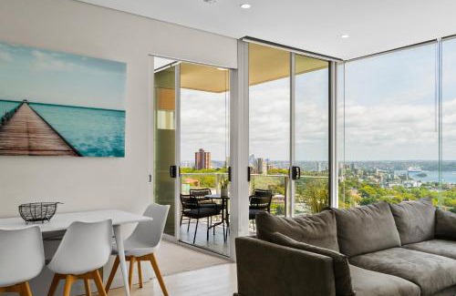 Bondi Junction Apartment | Stunning 2BR with Harbour Views in Bondi Junction