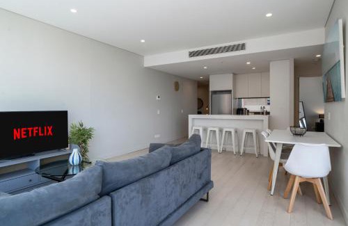 Bondi Junction Apartment | Stunning 2BR with Harbour Views in Bondi Junction