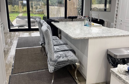 Potters Bar House | Stunning 3 bedroom home with HOT tub and 75inch tv