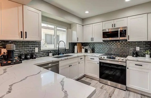 Rancho Oakey House | Stunning 3Br Home, 5 miles to Downtown LV & Strip1