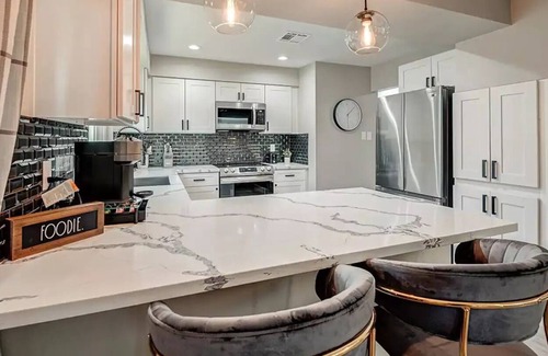 Rancho Oakey House | Stunning 3Br Home, 5 miles to Downtown LV & Strip1