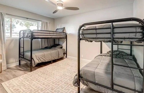 Rancho Oakey House | Stunning 3Br Home, 5 miles to Downtown LV & Strip1