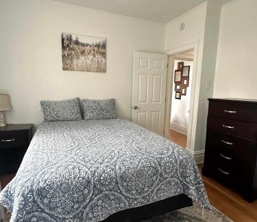 Pittsburgh Apartment | Stunning 3BR-Private Entrance-Renovated-Near City