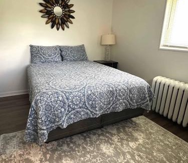 Pittsburgh Apartment | Stunning 3BR-Private Entrance-Renovated-Near City