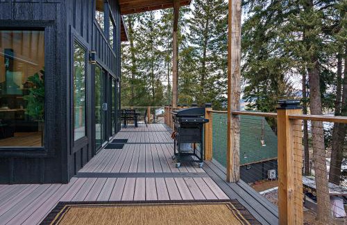 Worley Villa | Stunning 3BR with Lake Access Golf Cart 11 guests