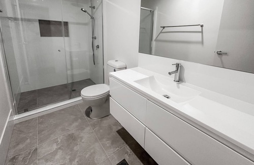 Southport House | Stunning 4 bdrm *Brand New* Private Peaceful