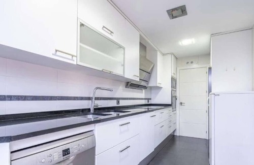 Almendrales Apartment | Stunning 4 bedroom 3 bathrooms apartment with 2 parking spaces Open