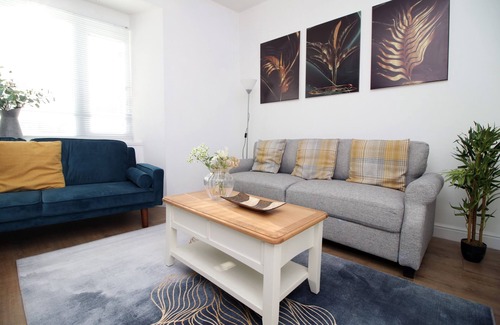 Castle Apartment | Stunning 4 Bedroom Flat near City Centre