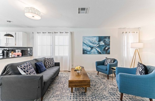 Las Vegas House | STUNNING 5 BDR, POOL W/HEATER, BBQ, WIFI & MORE