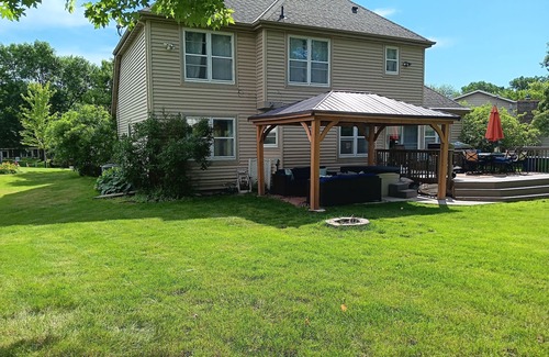 Maple Grove House | Stunning 5 BR, 2 King Bed, 2 Garage, 4 BTH Family Friendly Home with Hot Tub