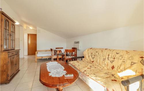 Topla Apartment | Stunning Apartment In Herceg Novi