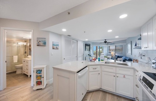 St. Pete Beach Condo | Stunning Bay Views | Walkable Retreat