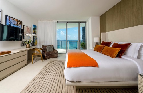 Hollywood South Central Beach Resort | Stunning Beachfront 2-Bed suite, Ocean Views & Walk to Diplomat Resort.