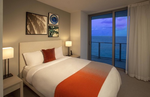 Hollywood South Central Beach Resort | Stunning Beachfront 2-Bed suite, Ocean Views & Walk to Diplomat Resort.