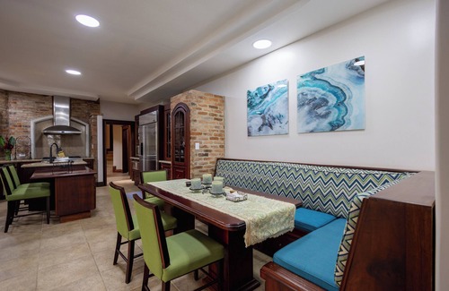 Tarcoles House | Stunning Beauty & Luxury, surrounded by Nature. Pool, Jacuzzi & Trails!