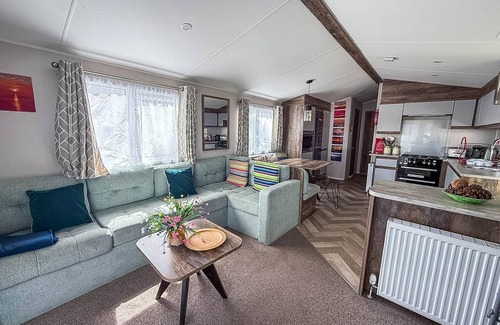 Corton House | Stunning caravan with decking at Azure Seas in Suffolk ref 32055AZ