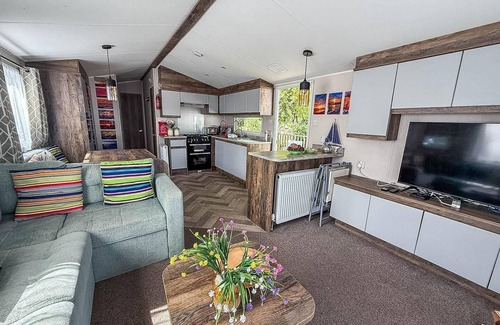 Corton House | Stunning caravan with decking at Azure Seas in Suffolk ref 32055AZ