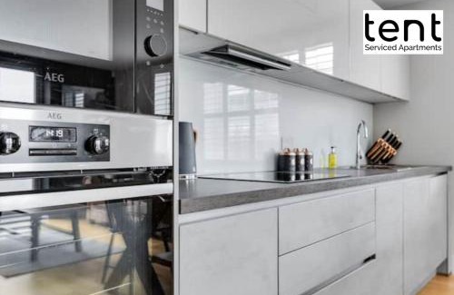 Staines Apartment | Stunning City Centre Two Bedroom Apartment With Free Parking at Tent Serviced Apartments Staines