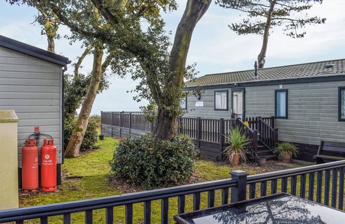 Lowestoft Cottage | Stunning Cliff Top Cottage - UK48809