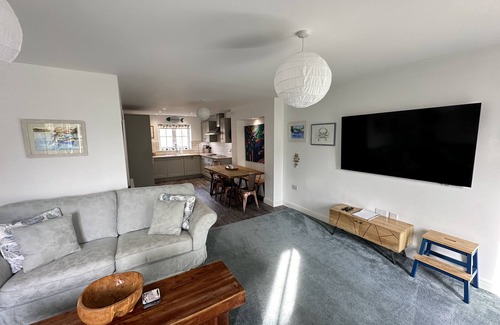 Filey Cottage | Stunning Coastal Cottage - Sleeping 6 in 3 Bedrooms - Pool and Beach Access Included.