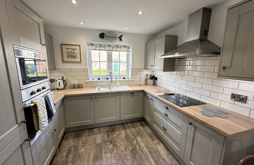 Filey Cottage | Stunning Coastal Cottage - Sleeping 6 in 3 Bedrooms - Pool and Beach Access Included.