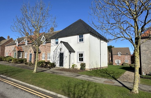 Filey Cottage | Stunning Coastal Cottage - Sleeping 8 in 4 Bedrooms - Pool and Beach Access Included.
