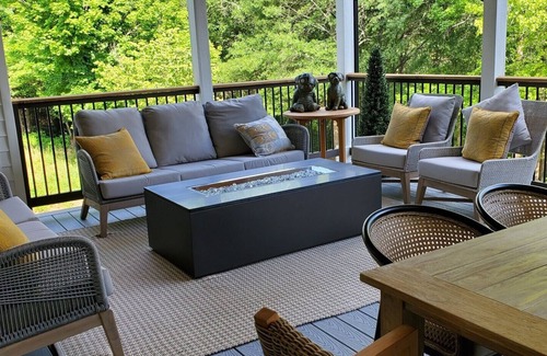 Greer House | Stunning, Designer 6 Bdrm Lake House, Relaxing Retreat, 15 Min from GSP!